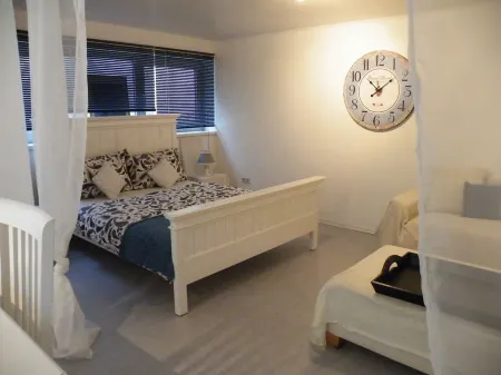 Stylishly furnished studio apartment near Limburg Отели рядом с достопримечательностью «PW»