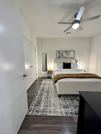 Luxury stay in the heart of the city and minutes from downtown! Free Parking! Отели рядом с достопримечательностью «Университет Ричмонд»