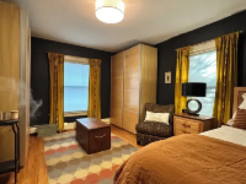 In Town Delight! Hotels in Manchester Center