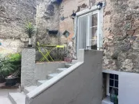 Cosy and quirky 2bedrooms close to river, water sports, cafes. Hôtels à : L'Isle-Jourdain