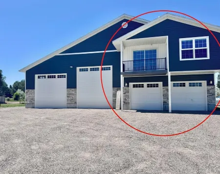 3-bedroom apartment/2 car garage/Blackfoot ID