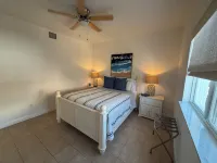 Chic 2-bedroom condo in brilliant Bimini Bay, steps from the Beach, WiFi, AC