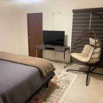 Exclusive and secure area north of the city. Rooms