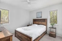Cozy 5BR house with Hot Tub Private Patio Games Fire Pit in Massanutten