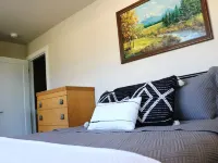 New 3BR w/ Garage, 1 Mile from Downtown Hotels in Hamilton