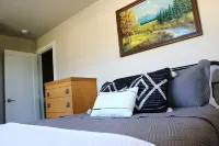 New 3BR w/ Garage, 1 Mile from Downtown