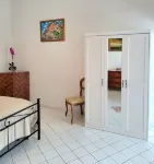 Elle, a stone's throw from the Sea