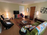 Retro 1-bedroom duplex in quiet Chapel Hill neighborhood