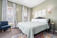 Spacious & Stylish 2-Bedroom Retreat, King Bed, Shared Gazebo