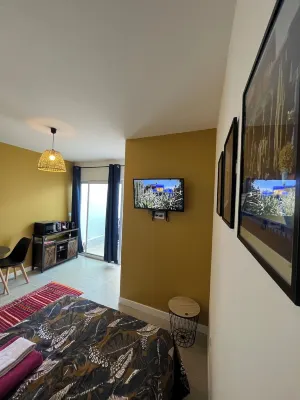 La Petite Majorelle Hotels near E.Leclerc Libourne