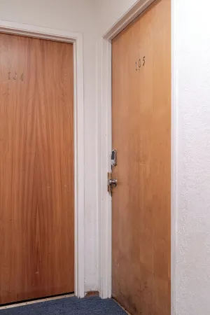 Modern & Cozy 2 Bedroom 2 Bathroom Suite with Sofabed 75" TV