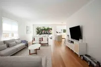 Vaucluse/Watsons Bay Beach House: 4 bedroom beach villa Vaucluse 호텔