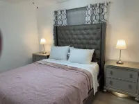 Beautiful oversized 2-bedroom house in Riverview near many points of interest. Hotels in Riverview