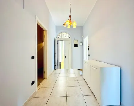 Elegant Villa Apartment with Garden – Just Steps from the Sea – Forte dei Marmi Отели рядом с достопримечательностью «Bagno Angelo»