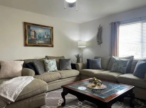 Business Class / Family Vacation / Large back yard