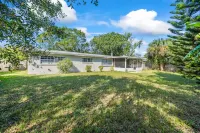 Beautiful 4-Bedroom Bungalow with Modern amenities Hotels near USSSA Space Coast Complex