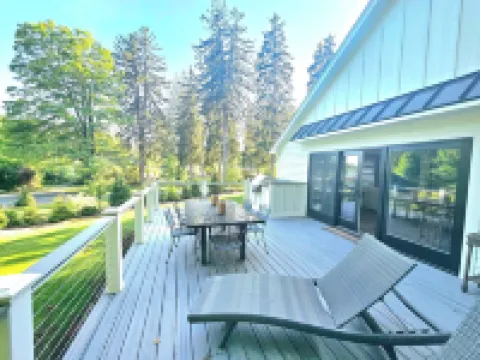 Newly remodeled, private Villa in Bolton Landing with all the comforts of home