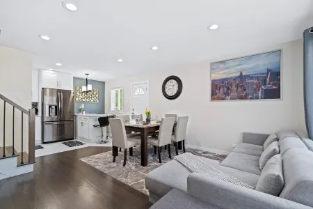 Charming 3BR/2BA Retreat in Villa Park – Comfort, Space & Convenience! Отели рядом с достопримечательностью «Drury Lane»