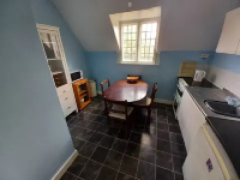 Private 1-bedroom apartment in Raynes Park