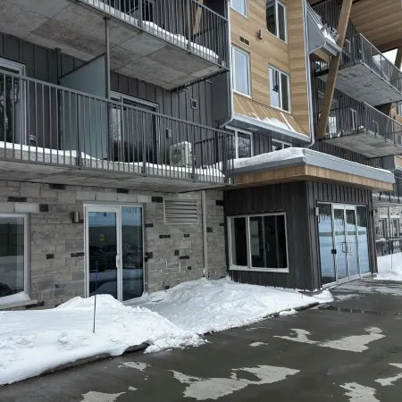 Ski-in Penthouse Condo at the base of Mont-Ste-Anne Отели в г. Бопре