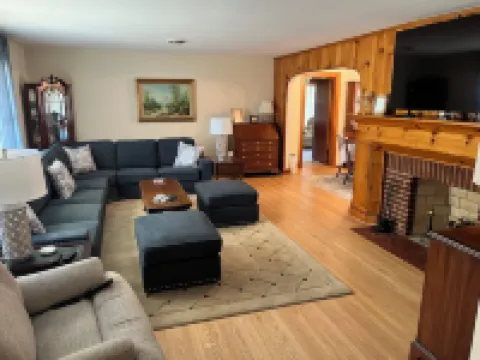 Spacious 4-BR House Close to Everything in Christiansburg, Blacksburg & Radford