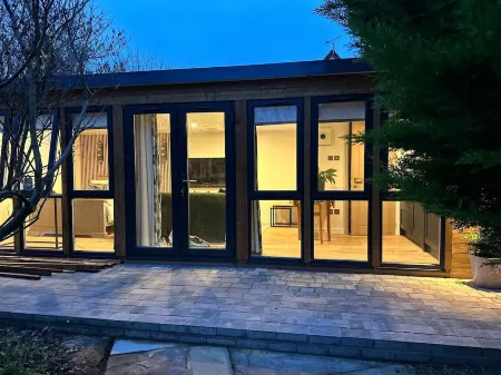 Apple-tree lodge in secure gated garden Отели в г. Тонтон Дин Дистрикт