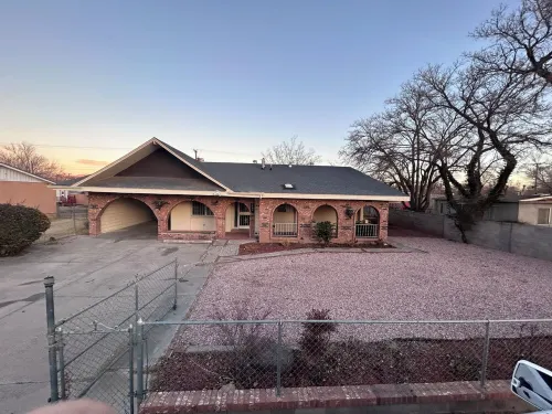 4 bedroom Family friendly and spacious house in the South Valley area.