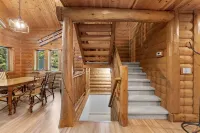 Boyne Mountain Cabin with Hot Tub Next to Skiing and Golf!