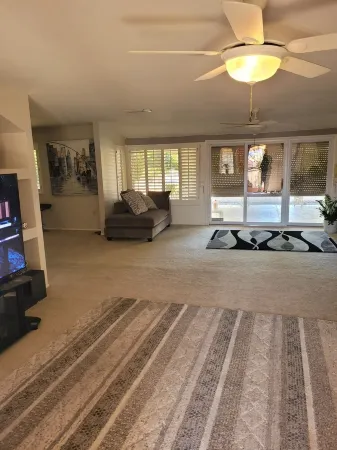 Nice home for rent in a quiet area close to Scottsdale and Glendale  area.  Open