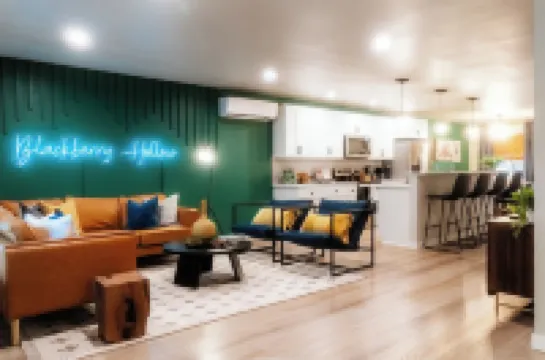 NEW - Downtown Forks, Hot Tub, Fire Pit, EV, Games