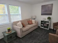 Tranquil house with AC in charming Calumet 칼루멧 호텔