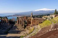 A few km from Taormina and Catania apartment ideal for families