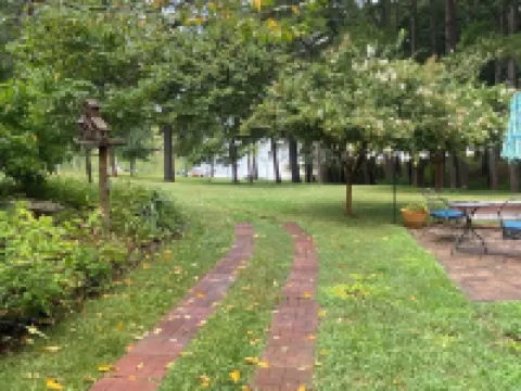 Angler's Den~Kerr Lake Life! Lake Front, Kayaks & Boat Dock Hotels in Vance County