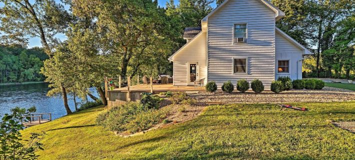 'Riverside Hide-a-Way' w/ Fire Pit, Fishing, BBQ Ξενοδοχεία στην πόλη Marion County