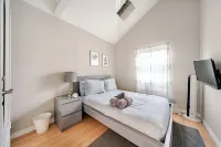 Juniper Cottage 2Br Guesthouse with Balcony Near Downtown Houston
