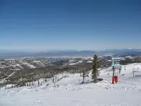 Ski-in Luxury Mountain Escape w/ Hot Tub & Breathtaking Views in Brian Head!