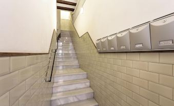 Stay U-Nique Apartments Parlament