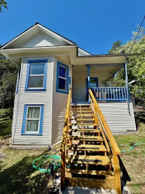 Charming Victorian style, updated 2-bedroom house with AC in charming Dunsmuir Hotels in Dunsmuir