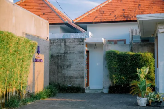 Lavanya Ubud Romantic Villas Отели рядом с достопримечательностью «Agus Bali Palm Reader»