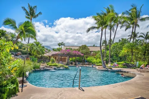Maui Kamaole K206: Luxe Tropical Oasis with Mountain View Walk to Beach