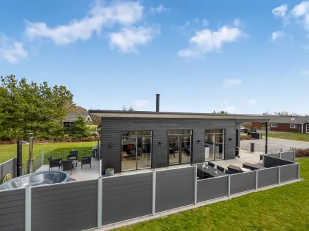 "Gela" - 1.3km to the Fjord Отели в г. Hemmet