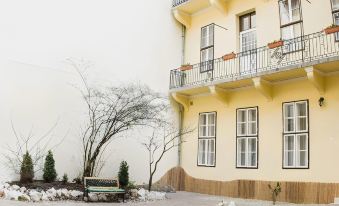 Central Hotel 21 and Apartments