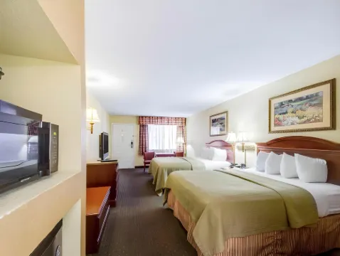 Econo Lodge Inn & Suites
