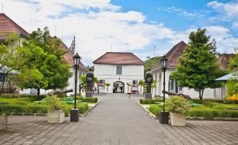 RedDoorz Plus Syariah Near Lempuyangan Station 3