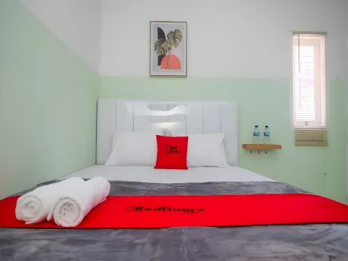 RedDoorz Near Tugu Kartasura Hotel a Kartasura