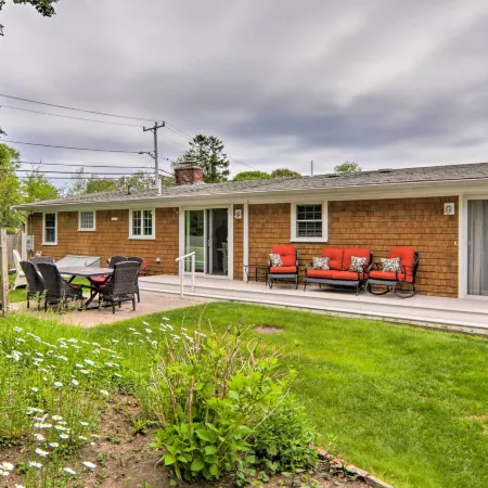 Near Craigville Beach and Main St! Sunny Cottage