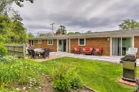 Near Craigville Beach and Main St! Sunny Cottage - Homestays