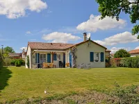 Villa with garden near beautiful golf course Hotels in Vasles
