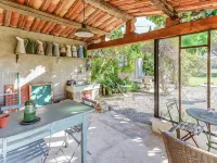 Cottage in Oppede amidst Vineyards 오뻬드 호텔