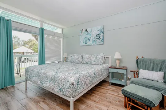 Cozy Condo 125-bedroom condo with WiFi, AC in beautiful Cedar Key